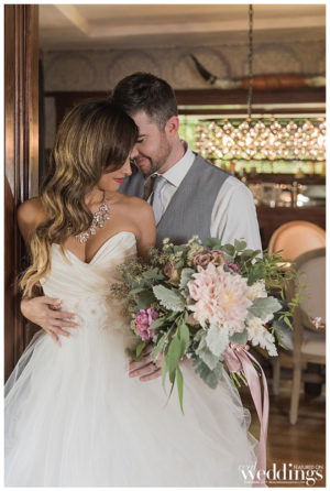 Sacramento Real Weddings Magazine Love Is Magic Styled Shoot in the Winter/Spring 2018 issue. Photography by Rochelle Wilhelms Photography on location at Field & Pond featuring newlyweds Jacqueline and Zach Timberlake.
