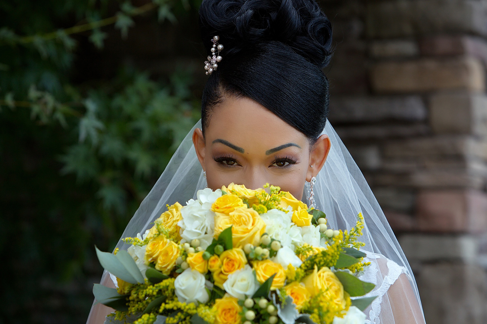 Chuck Roberts Photography Brenda and Matthew's Yellow Wedding at Orchard Creek Lodge