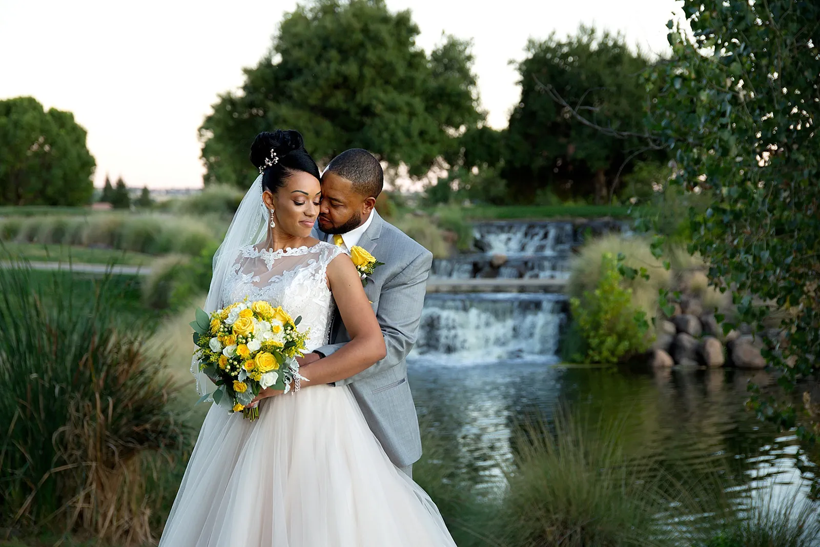 Chuck Roberts Photography Brenda and Matthew's Yellow Wedding at Orchard Creek Lodge