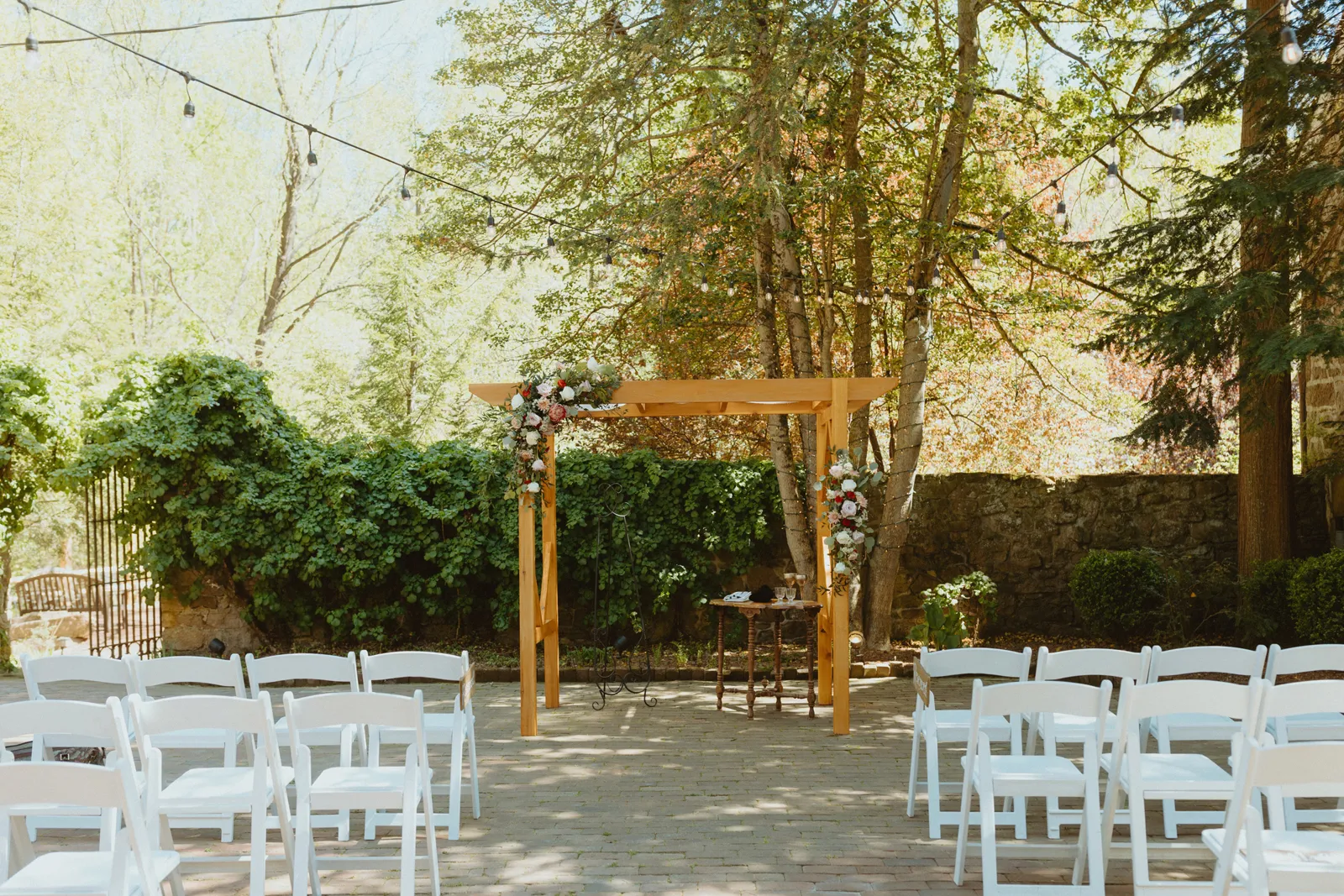 Empty wedding ceremony before the people arrive.