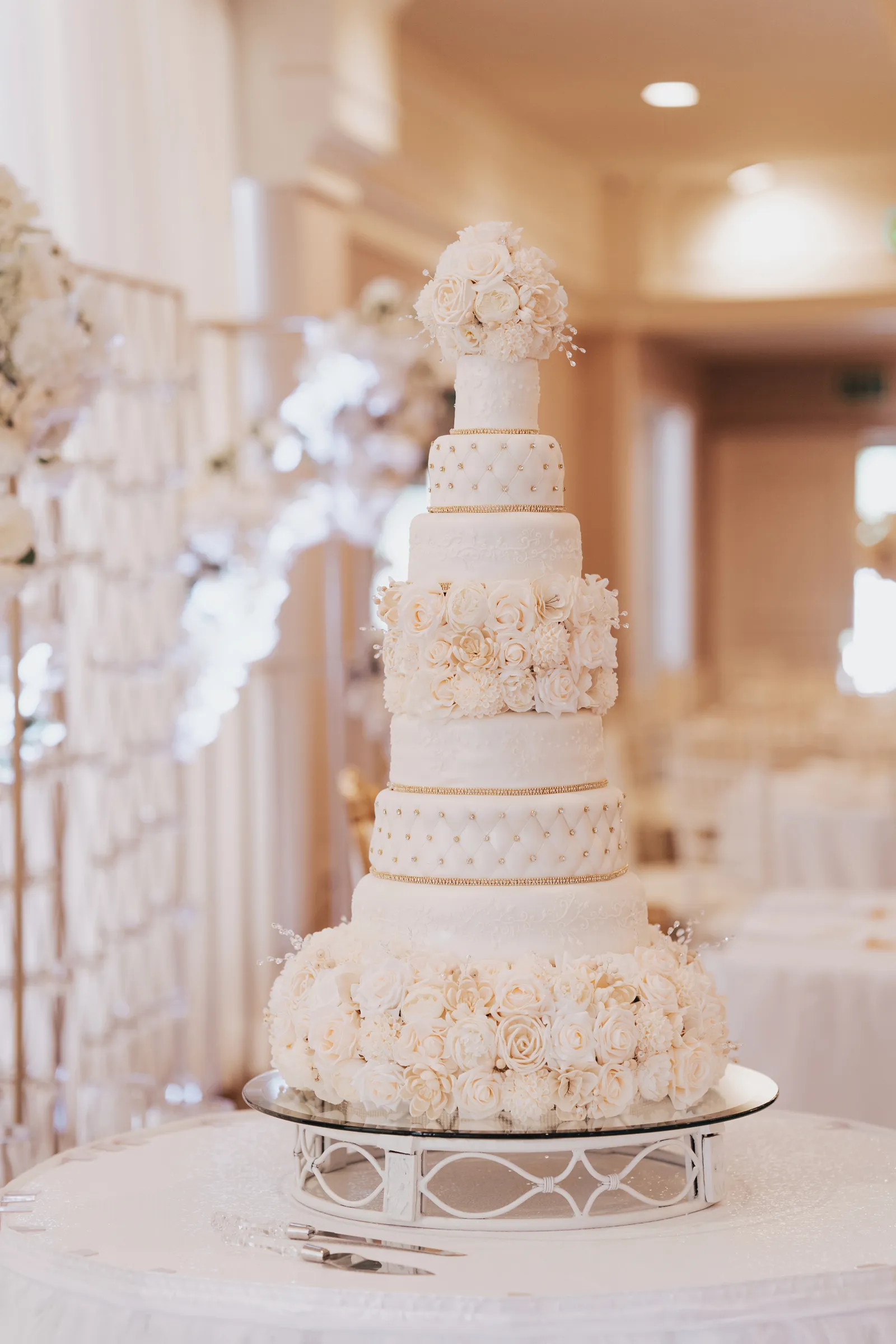 White, multi-tiered wedding cake.