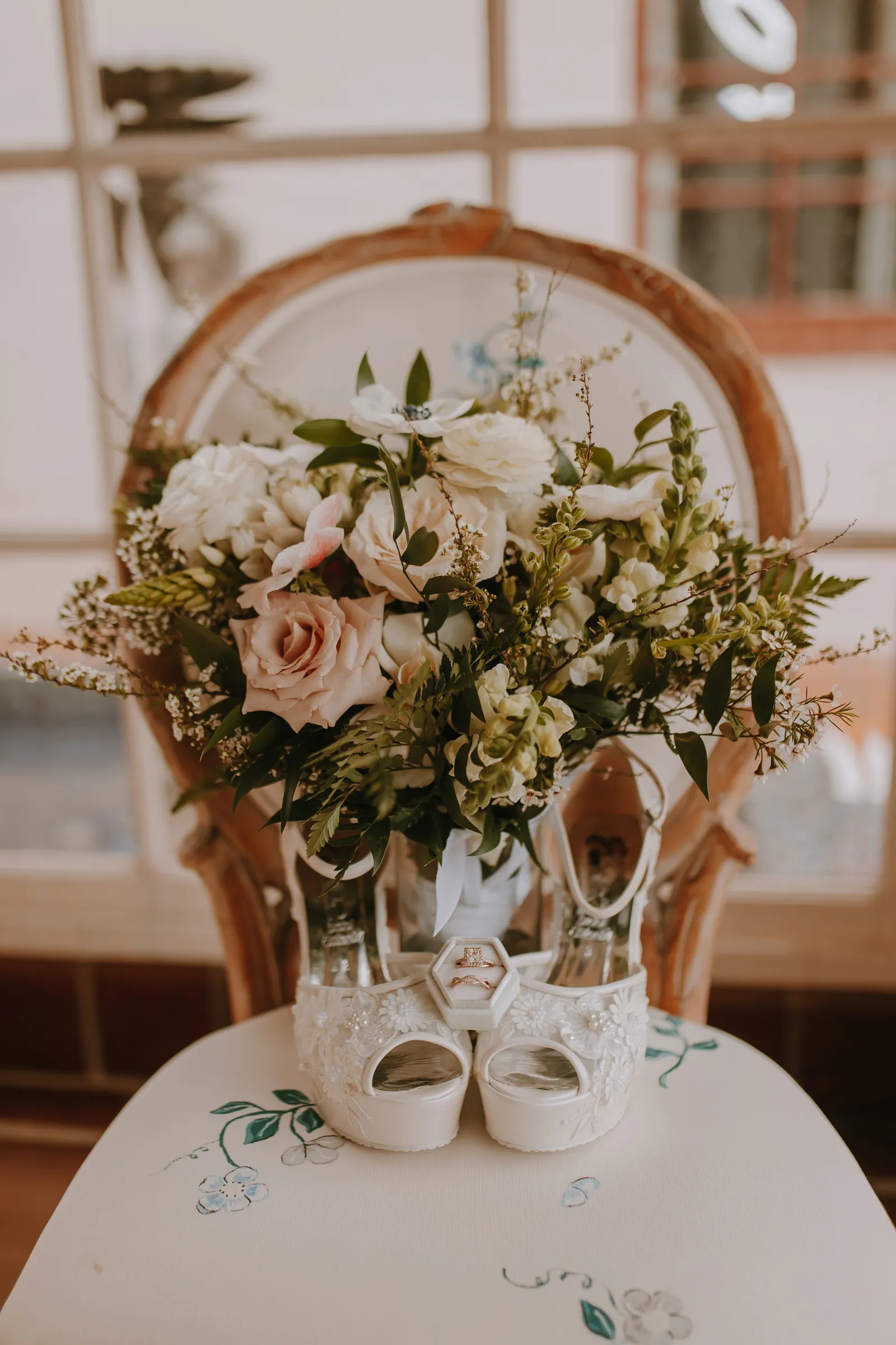 Wedding florals at a romantic and elegant wedding ceremony.