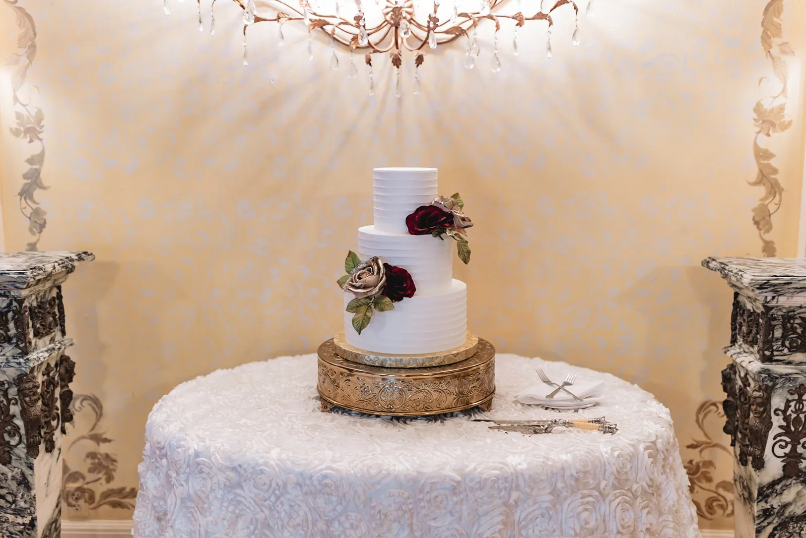 Wedding cake at the beautiful mansion wedding.